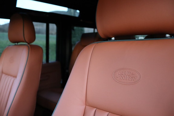 Land Rover Defender 110 14 of 27
