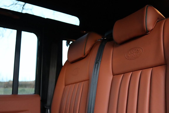 Land Rover Defender 110 17 of 27