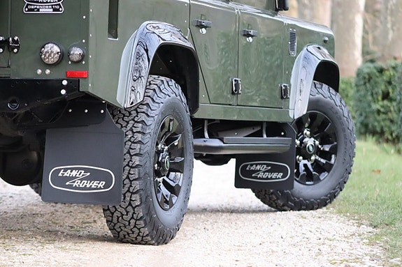 Land Rover Defender 110 10 of 27