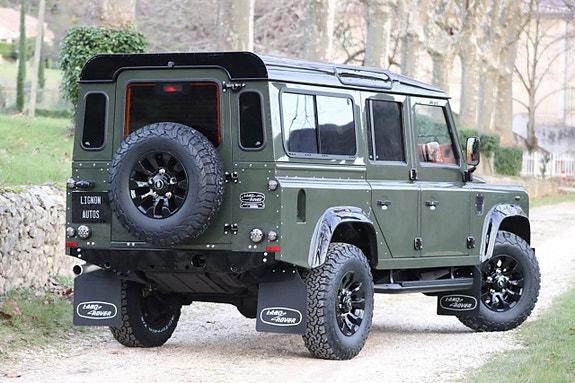 Land Rover Defender 110 8 of 27