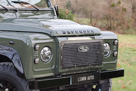 Land Rover Defender 110 2 of 5
