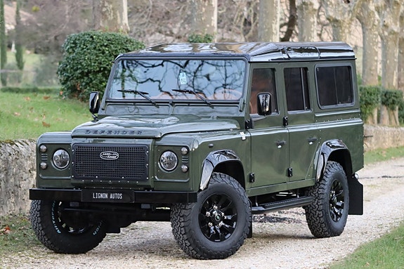 Land Rover Defender 110 4 of 5