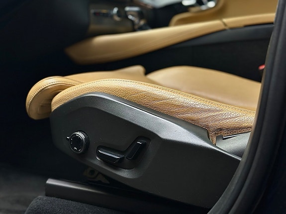 Volvo XC90 20 of 30