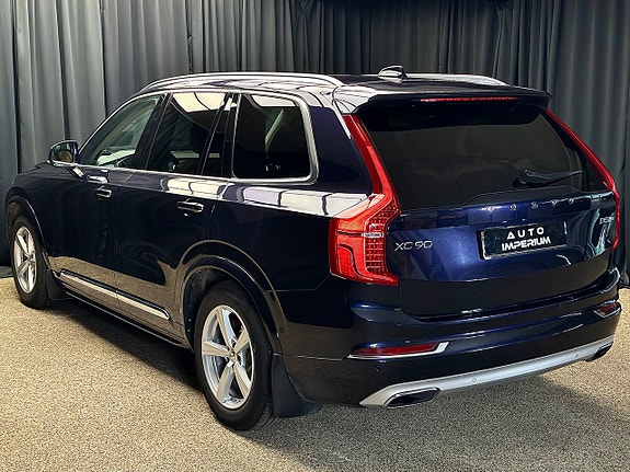 Volvo XC90 10 of 30