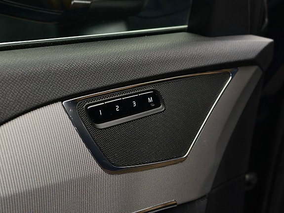 Volvo XC90 18 of 30