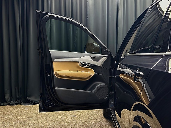 Volvo XC90 16 of 30