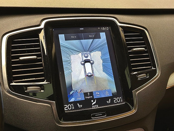 Volvo XC90 30 of 30