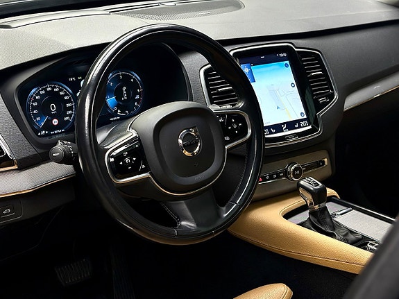 Volvo XC90 19 of 30