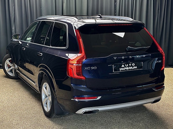 Volvo XC90 13 of 30