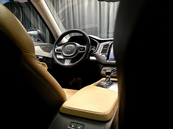 Volvo XC90 23 of 30
