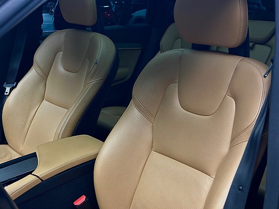 Volvo XC90 21 of 30