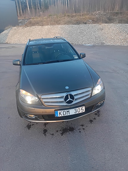 Mercedes-Benz C200 3 of 5