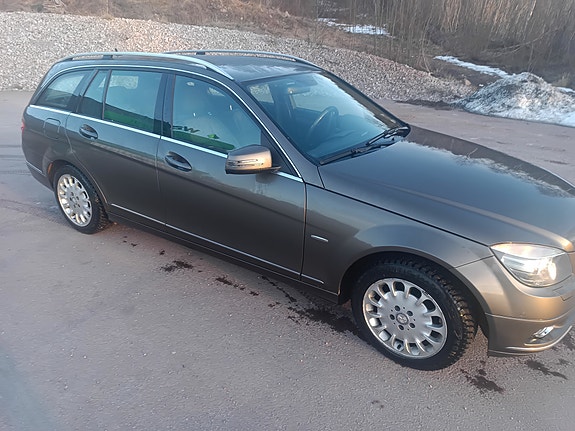 Mercedes-Benz C200 4 of 5