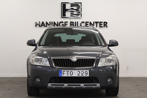 Skoda Octavia Scout 2 of 5