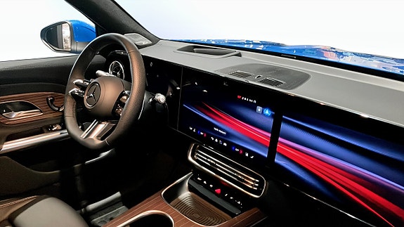 Mercedes-Benz GLB250+ 4 of 5
