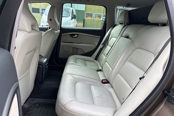 Volvo V70 11 of 22