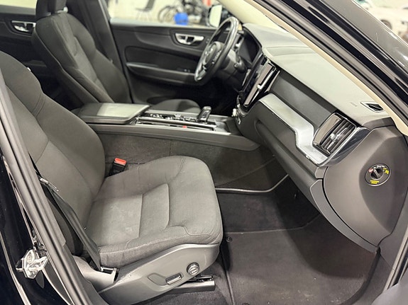 Volvo XC60 13 of 20