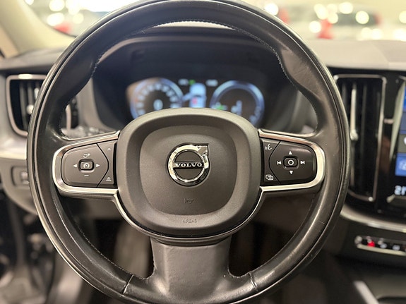 Volvo XC60 9 of 20