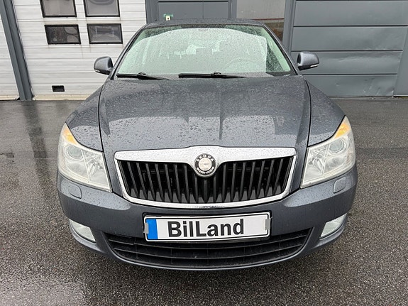 Skoda Octavia 2 of 5