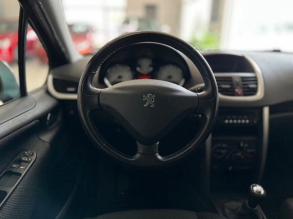 Peugeot 207 18 of 19