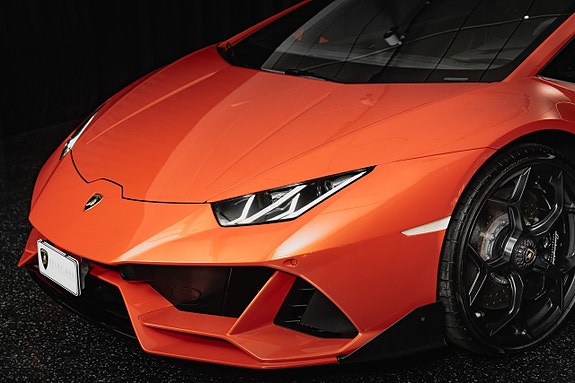 Lamborghini Huracan 3 of 5
