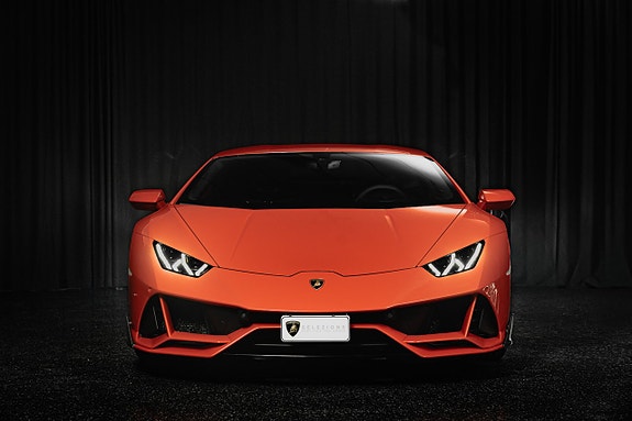 Lamborghini Huracan 2 of 5