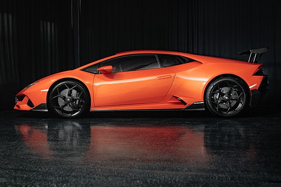 Lamborghini Huracan 5 of 5