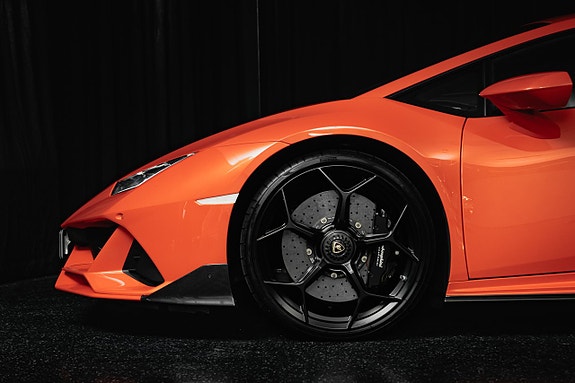 Lamborghini Huracan 4 of 5