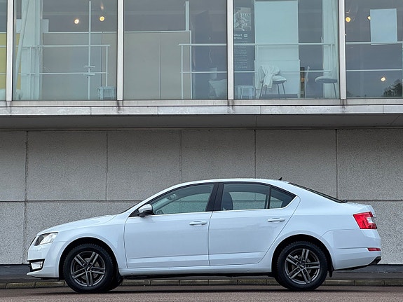 Skoda Octavia 2 of 5