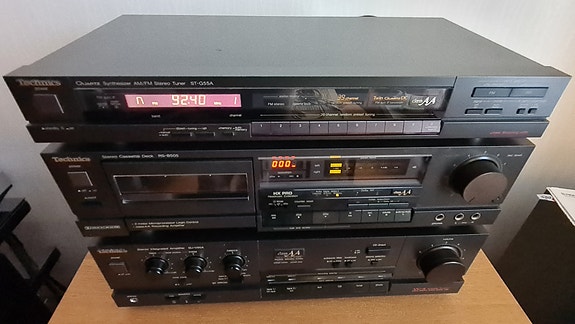 Vintage hifi Technics från 80 talet