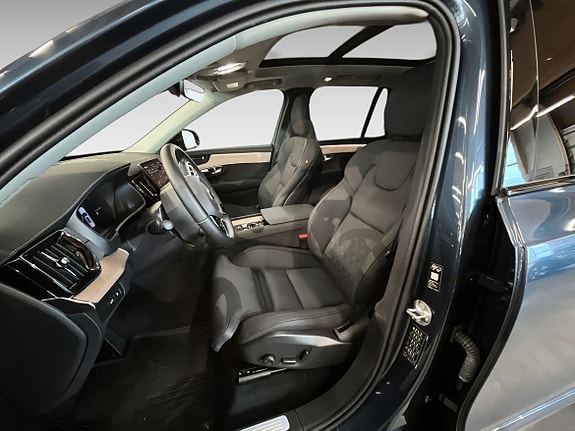 Volvo XC90 11 of 24