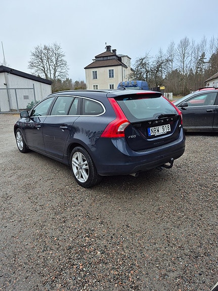 Volvo V60 4 of 5
