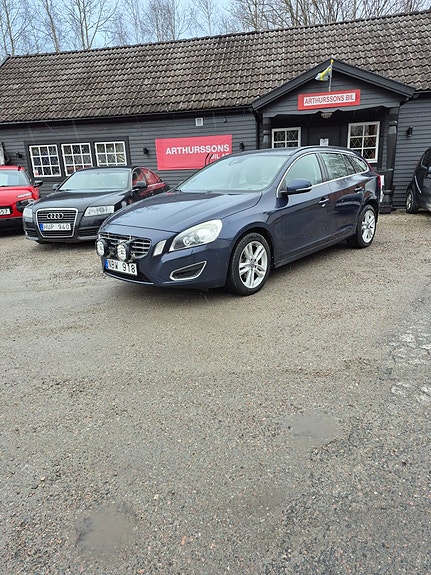 Volvo V60 2 of 5