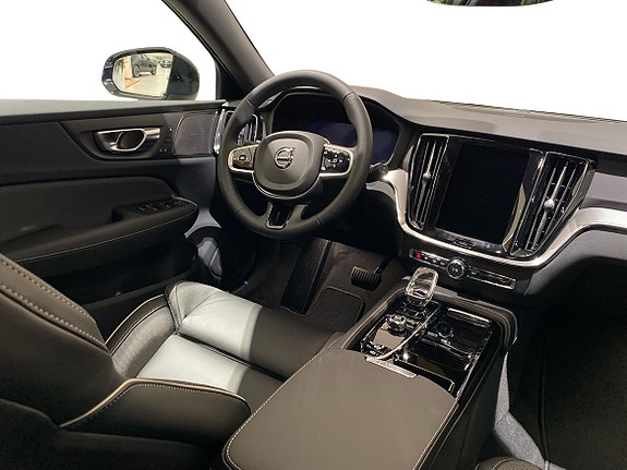 Volvo V60 4 of 14