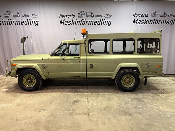 Jeep J 20