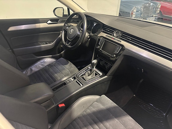Volkswagen Passat 10 of 15