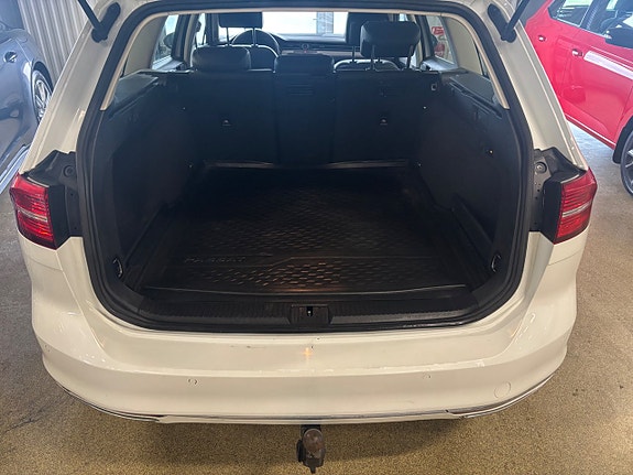 Volkswagen Passat 13 of 15