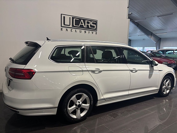 Volkswagen Passat 2 of 5