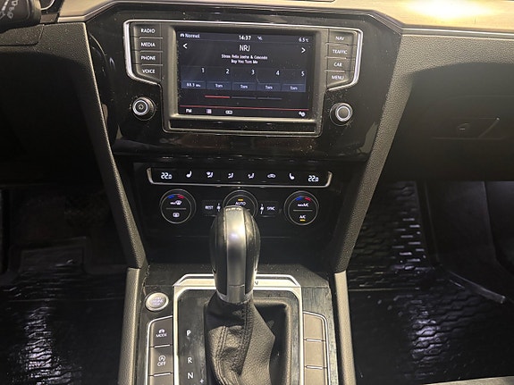 Volkswagen Passat 15 of 15