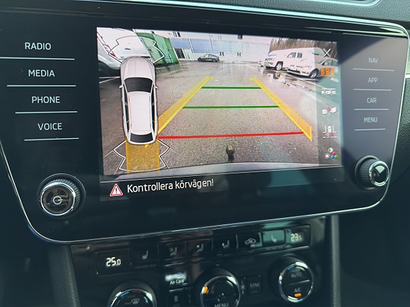 Skoda Superb Scout 19 of 23