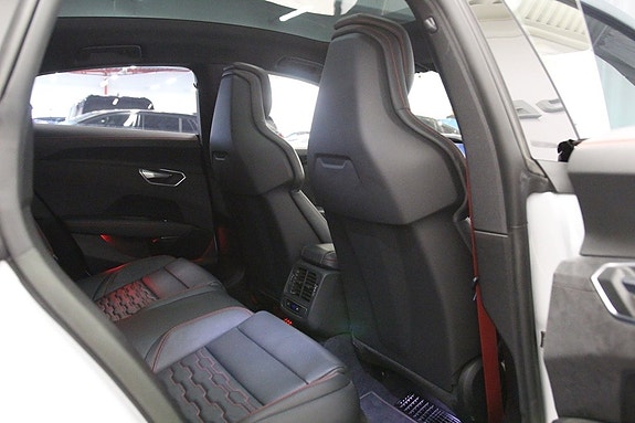 Audi e-tron 17 of 30