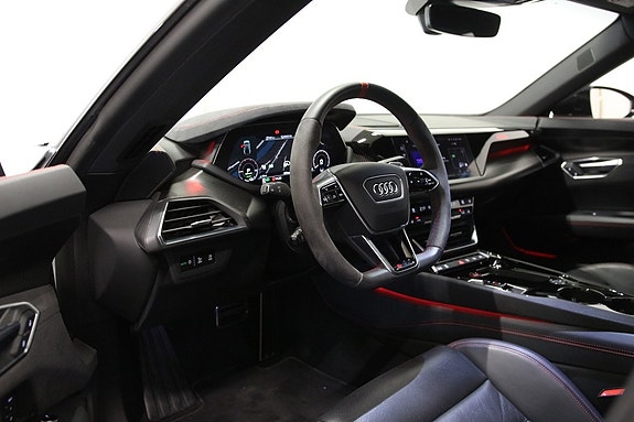 Audi e-tron 4 of 30