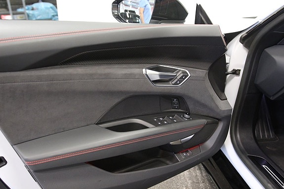 Audi e-tron 7 of 30