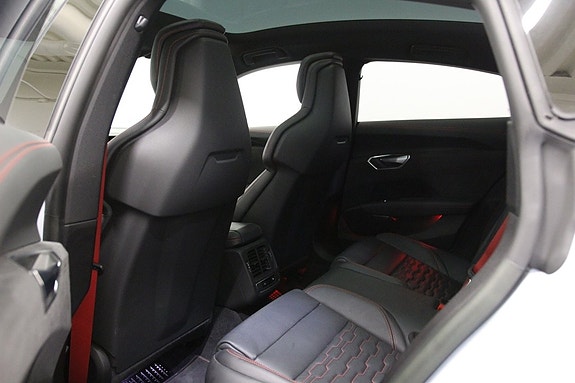 Audi e-tron 13 of 30