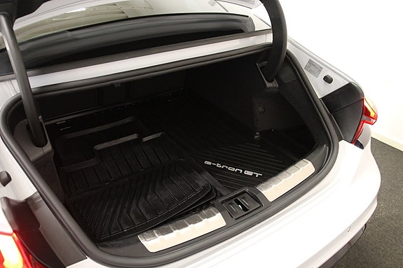 Audi e-tron 15 of 30