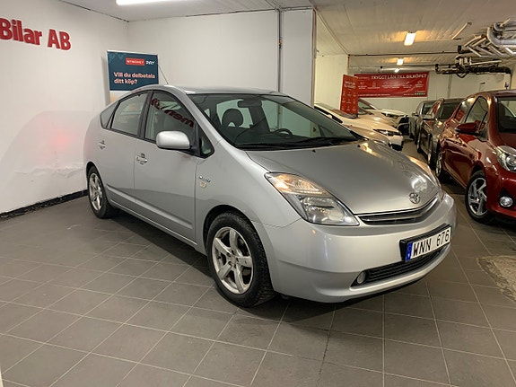 Toyota Prius 2 of 5