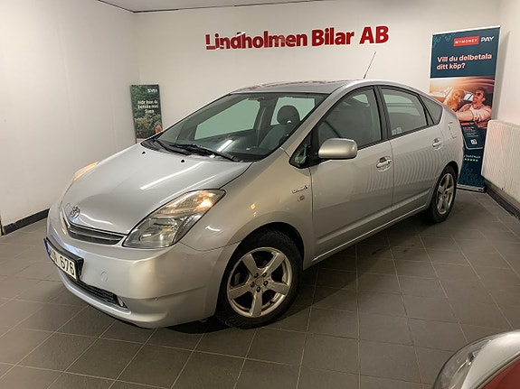 Toyota Prius 3 of 5