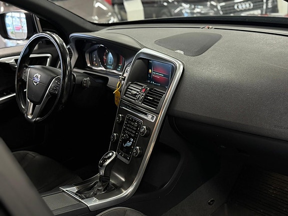 Volvo XC60 11 of 19