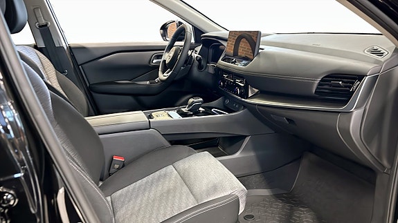 Nissan X-Trail 3 of 13