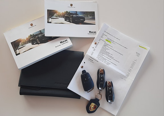 Porsche Macan Turbo 9 of 9
